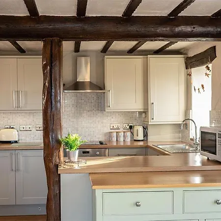 Garth Cottage, Castle Carrock, Family Friendly With Hot Tub And Views *