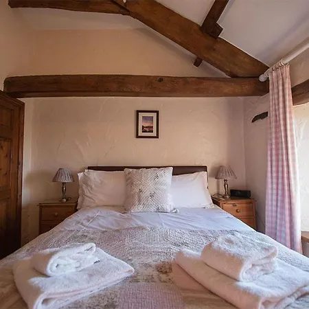 Garth Cottage, Castle Carrock, Family Friendly With Hot Tub And Views