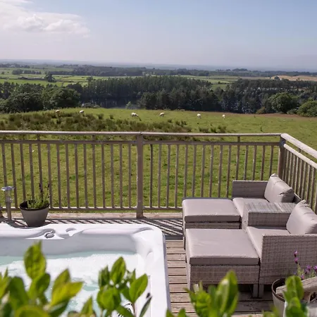 Garth Cottage, Castle Carrock, Family Friendly With Hot Tub And Views *