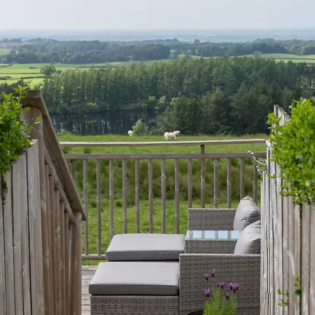 Garth Cottage, Castle Carrock, Family Friendly With Hot Tub And Views